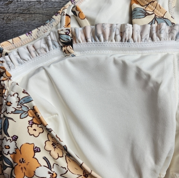 Cupshe NEW Elodie Ditsy Floral Smocked One Piece - Picture 6 of 12